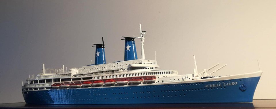 ACHILLE LAURO ex. Willem Ruys Modello navale Model Ship scale 1:500 -Length 396 mm