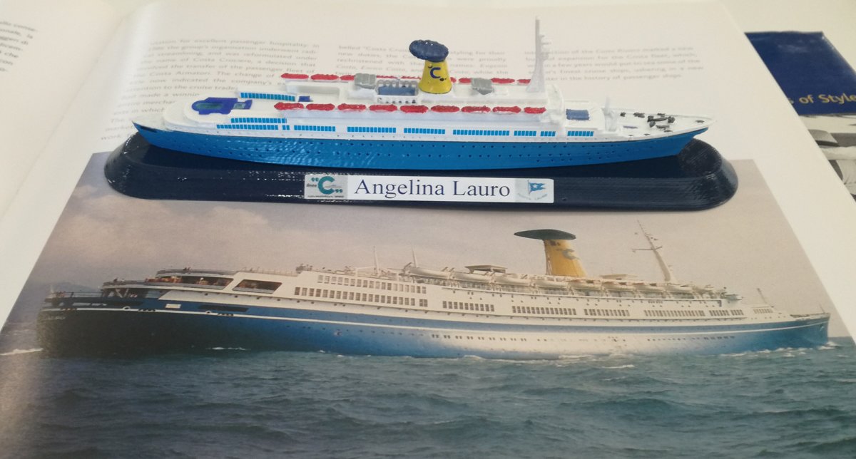 Angelina Lauro scala 1:1250 tagliata al galleggiamneto , colori ciminiera Costa Crociere noleggio 1977 - 1979