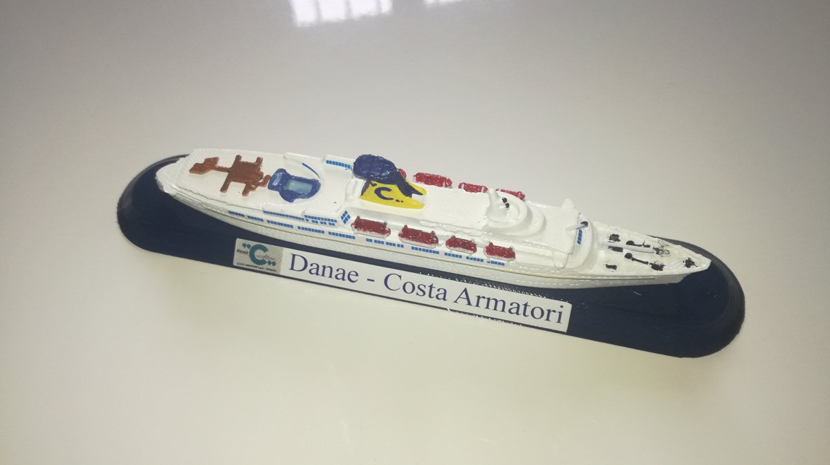 COSTA CROCIERE modello Danae o Daphne model ship scala 1 1250 Funnel color Costa