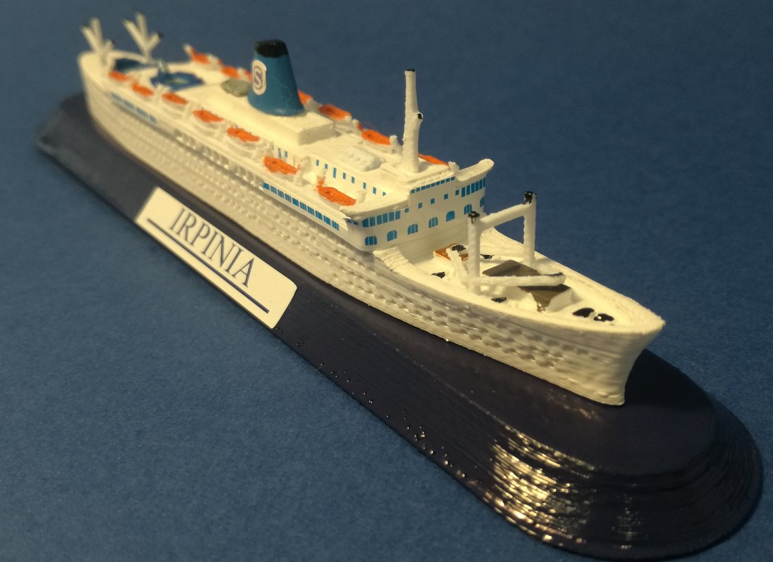 Nave IRPINIA , proposte nelle versioni , anni 50 con 2 ciminiere e anni 70 con una sola ciminiera ,  Ex. Campana SIOSA line FRATELLI GRIMALDI model ship 1 1250