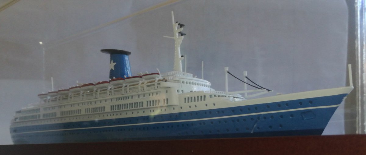 ANGELINA LAURO Ex. Oranje Flotta Lauro , model ship scale 1:500 length 412 mm over all 50 mm.