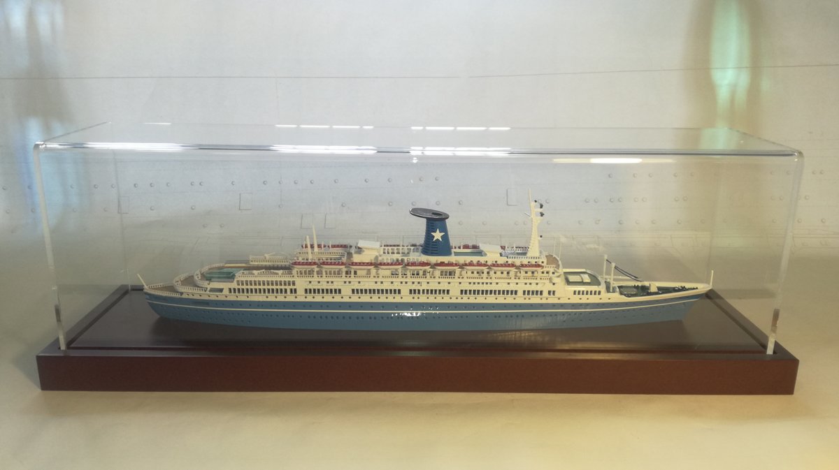 ANGELINA LAURO Ex. Oranje Flotta Lauro , model ship scale 1:500 length 412 mm over all 50 mm.